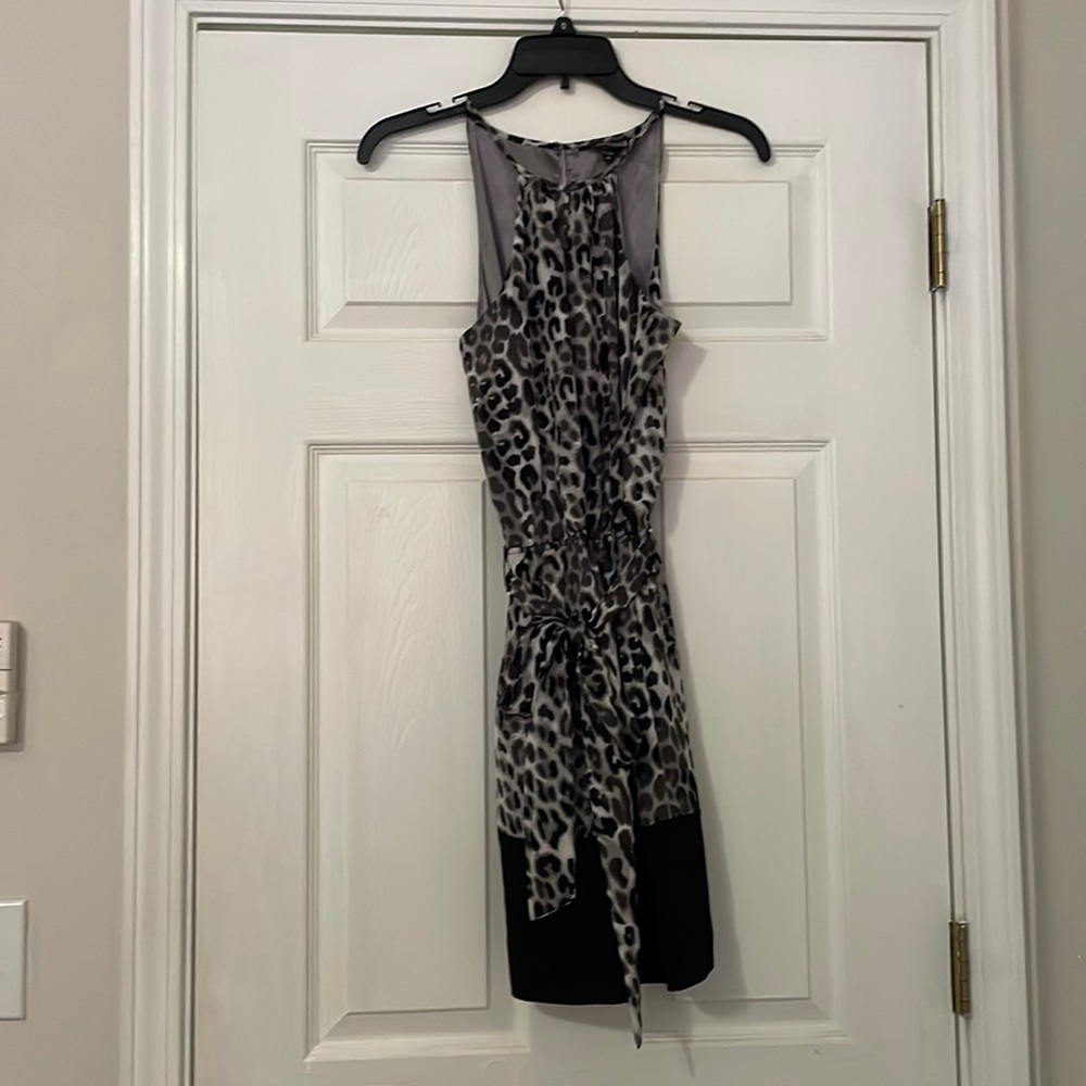 X- small Express leopard (lined) dress (IT HAS POCKETS!!) in great condition